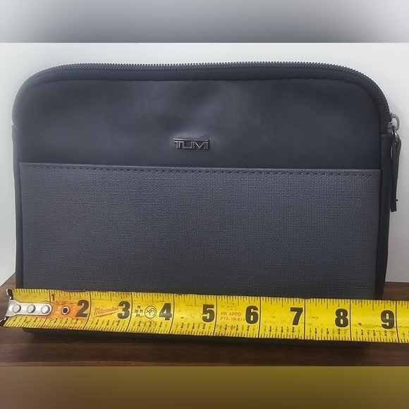 Tumi Delta Grey Vinyl Canvas Zip Top Small Make up Cosmetic Toiletry Travel Bag - Picture 9 of 10